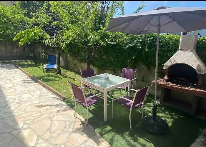 Bas De Villa Composee D'Un 3 Pieces Et D'Un Studio Avec Piscine Privee